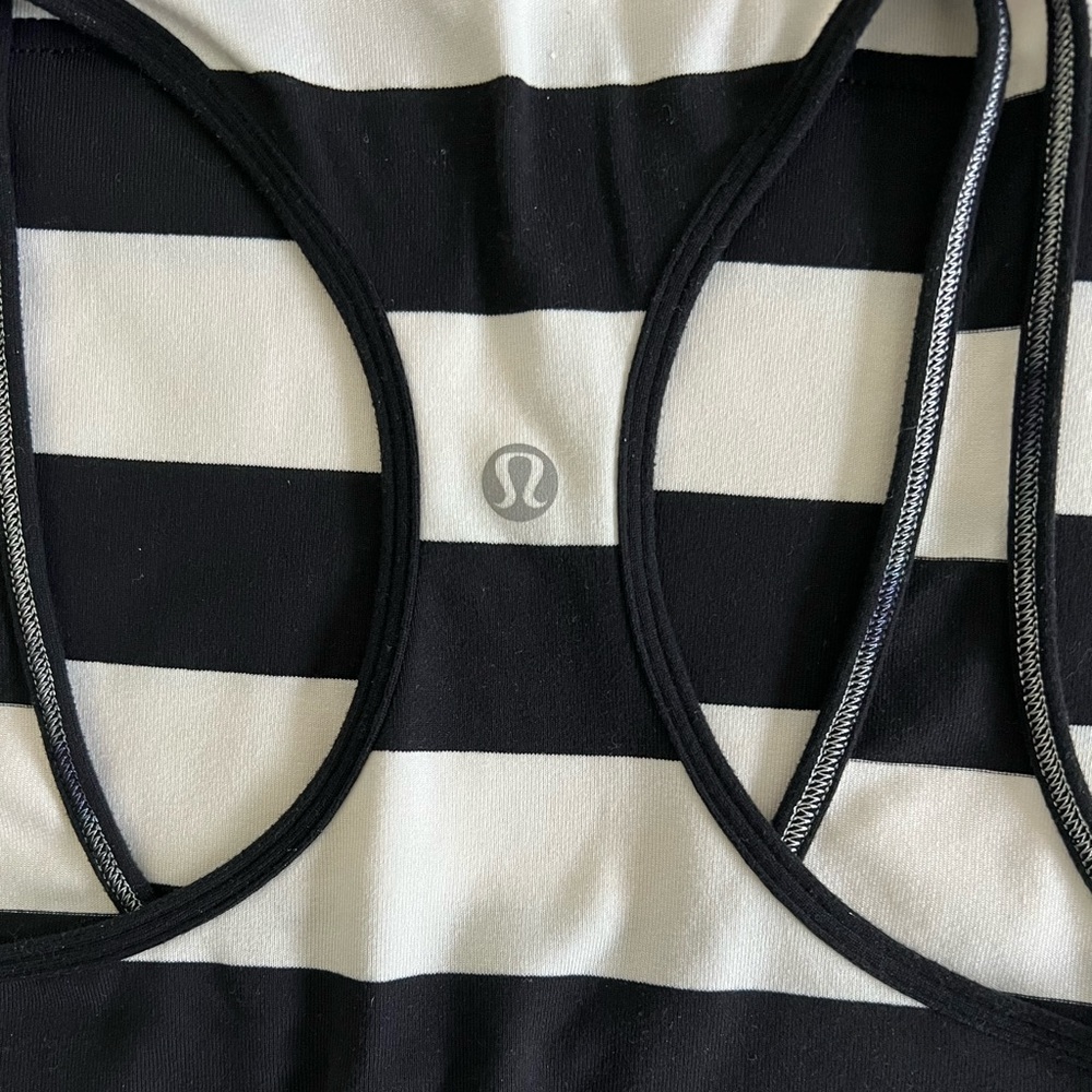 Lululemon workout tank. Women size 6
